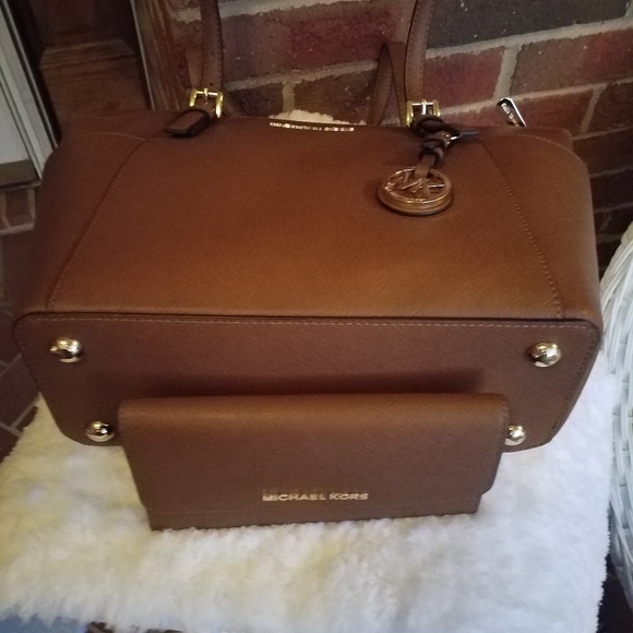 Sold - Picture 2 of 3